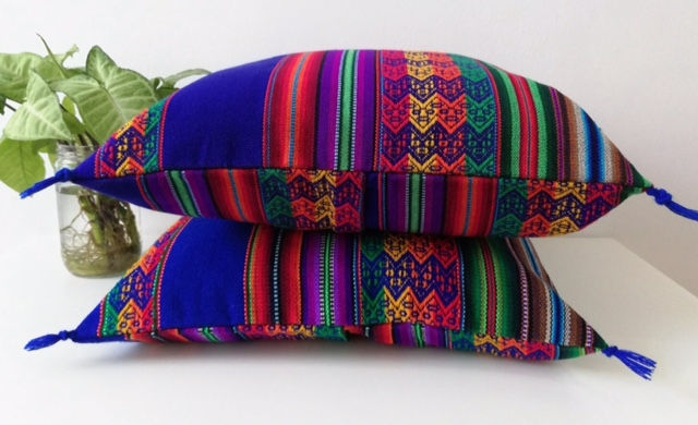 Miniaturbild: Deko Kissen mit versteckter Reißverschluss, Bunte Kissen fürs Sofa, blaues Inkakissen, Stapelansicht