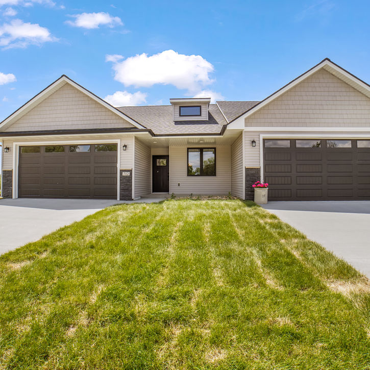 712 Academy Cir