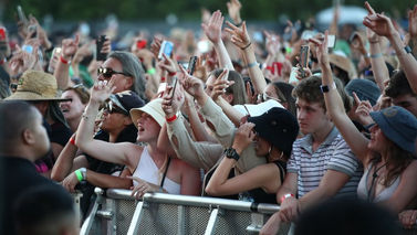 Concierto en Nueva Zelanda rompe record de asistencia, sin sana distancia.