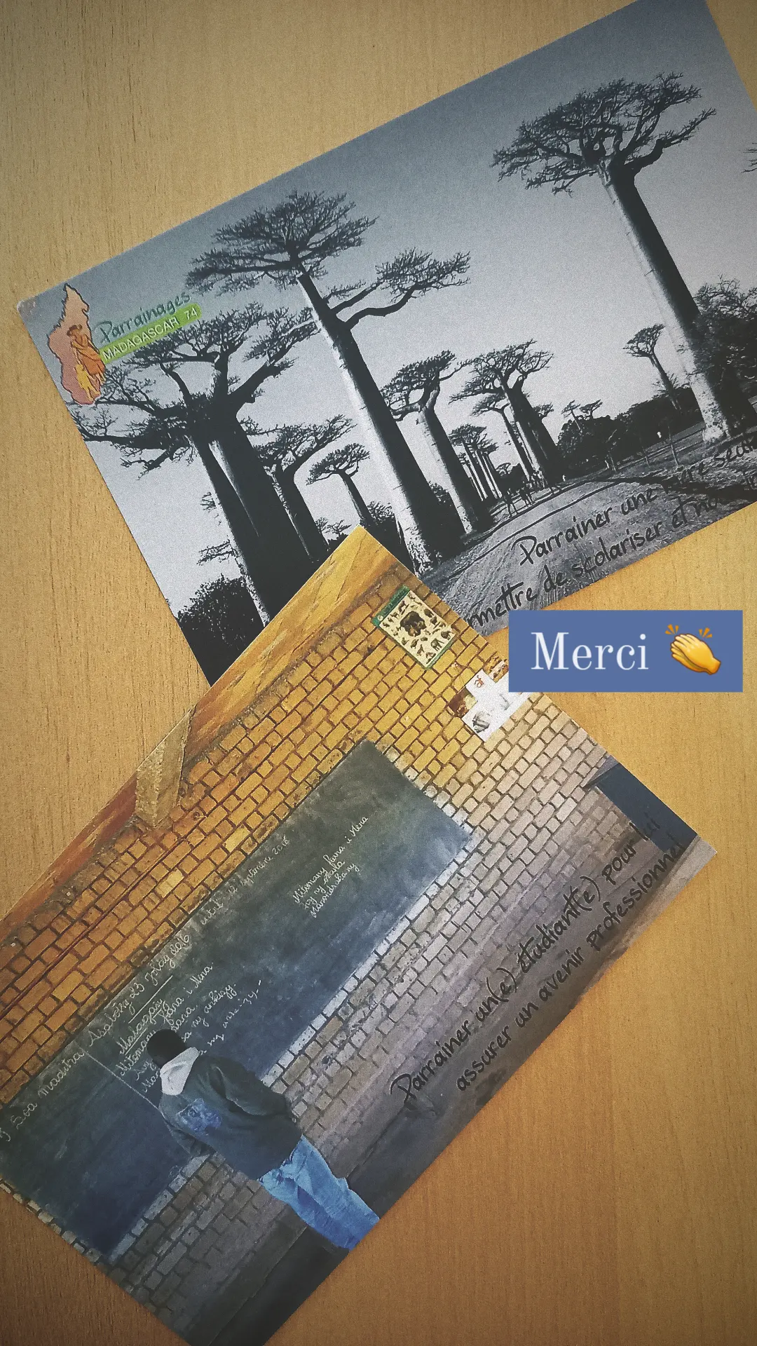 Cartes postales avec photos baobab et étudiant dans une école