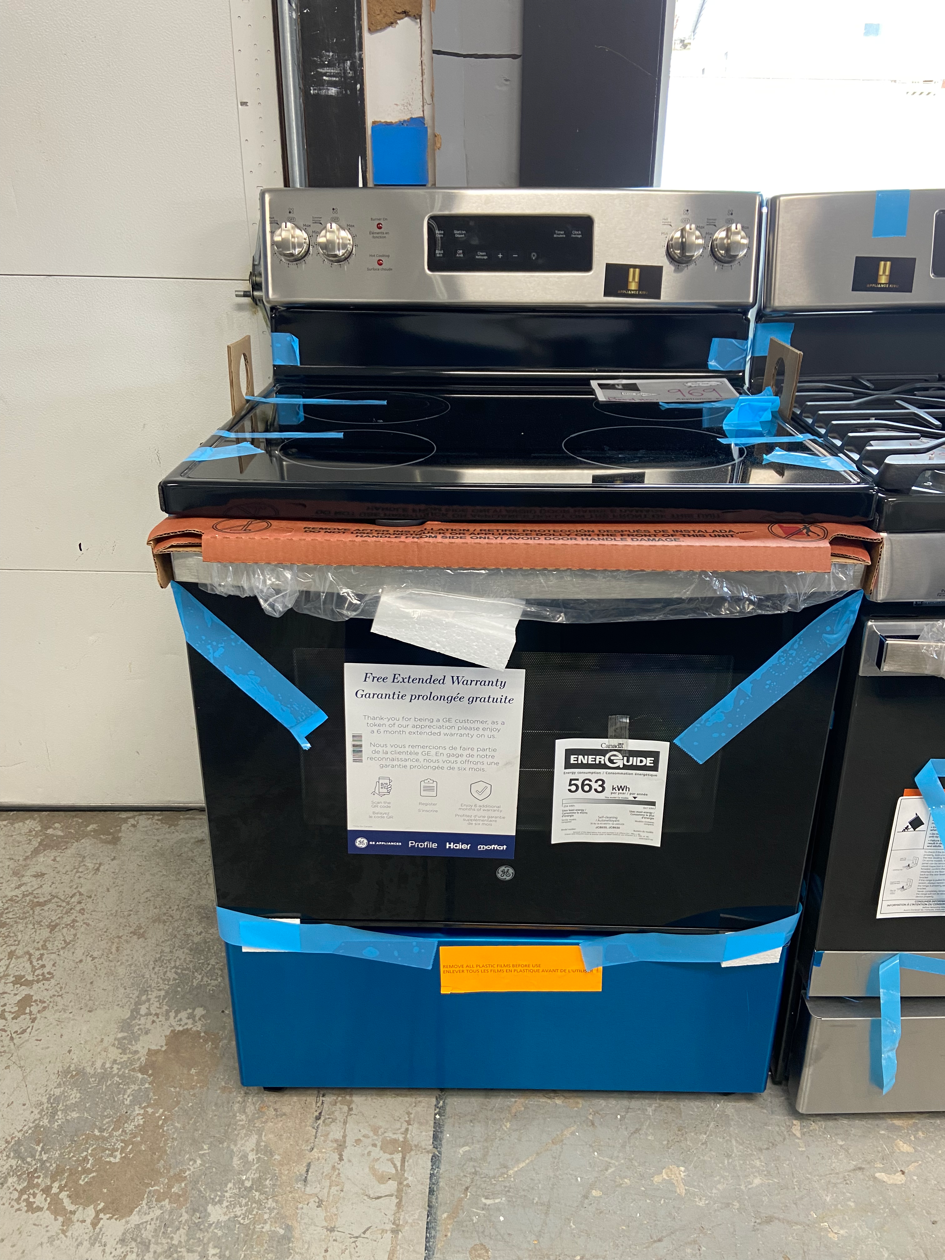 GE Stove, 5 cu. ft. Capacity, 30 inch Exterior Width, 4 Burner, Stainless Steel