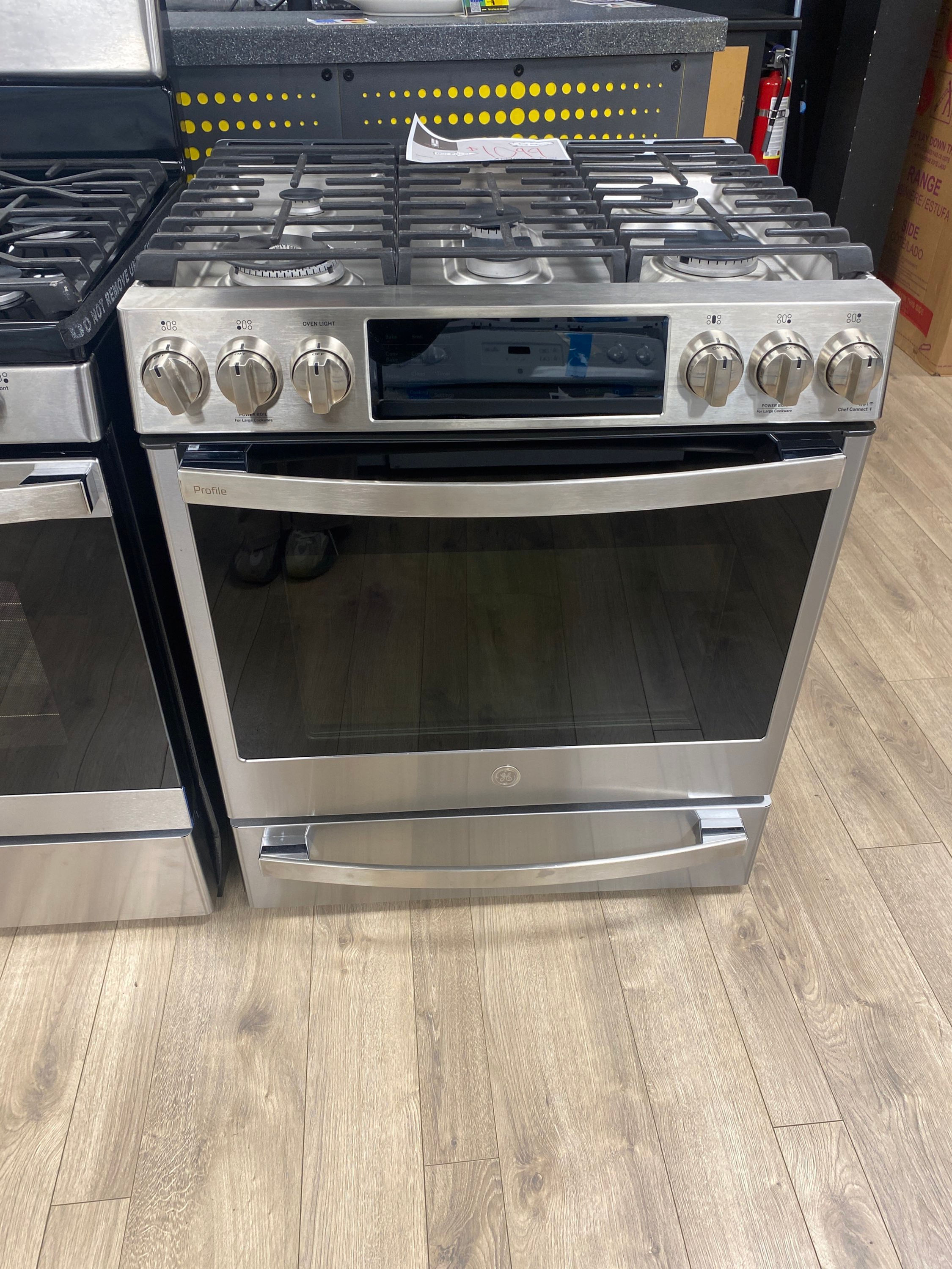 30” propane gas stove (5.6cu.ft) with conventional range