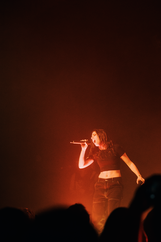 Concert d'Ashed Winter au Amarok Metal Fest 2026 - chanteuse en solo