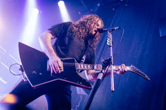 Concert d'Airbourne à la Sirène de La Rochelle en février 2025 - Guitariste en contre-plongée