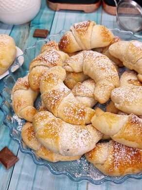 🥐 Drożdżowe rogaliki topione 🥐