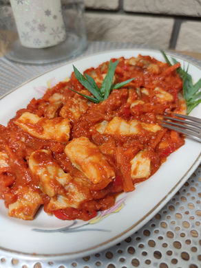 Śledzie w sosie salsa