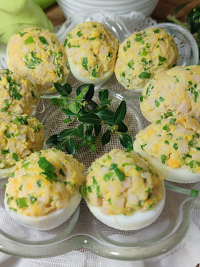 Jajka faszerowane szynką z dodatkiem chrzanu