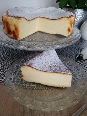 Przepyszny sernik z mlekiem skondensowanym