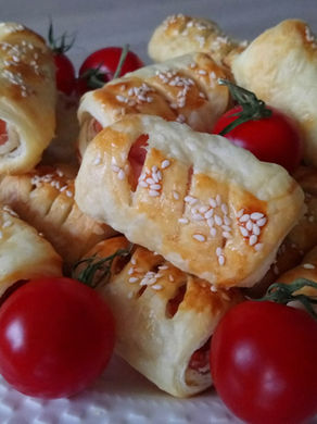 Parówki w cieście francuskim - Ekspresowa przekąska na ciepło