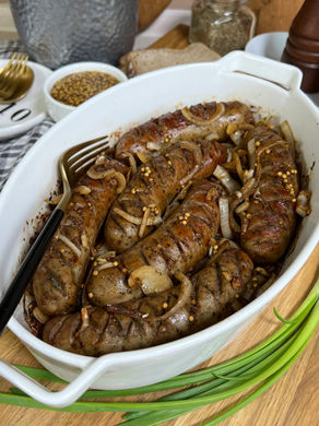 Biała kiełbasa pieczona z cebulą