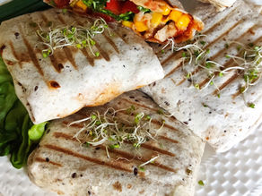Tortilla grillowana z kurczakiem i warzywami