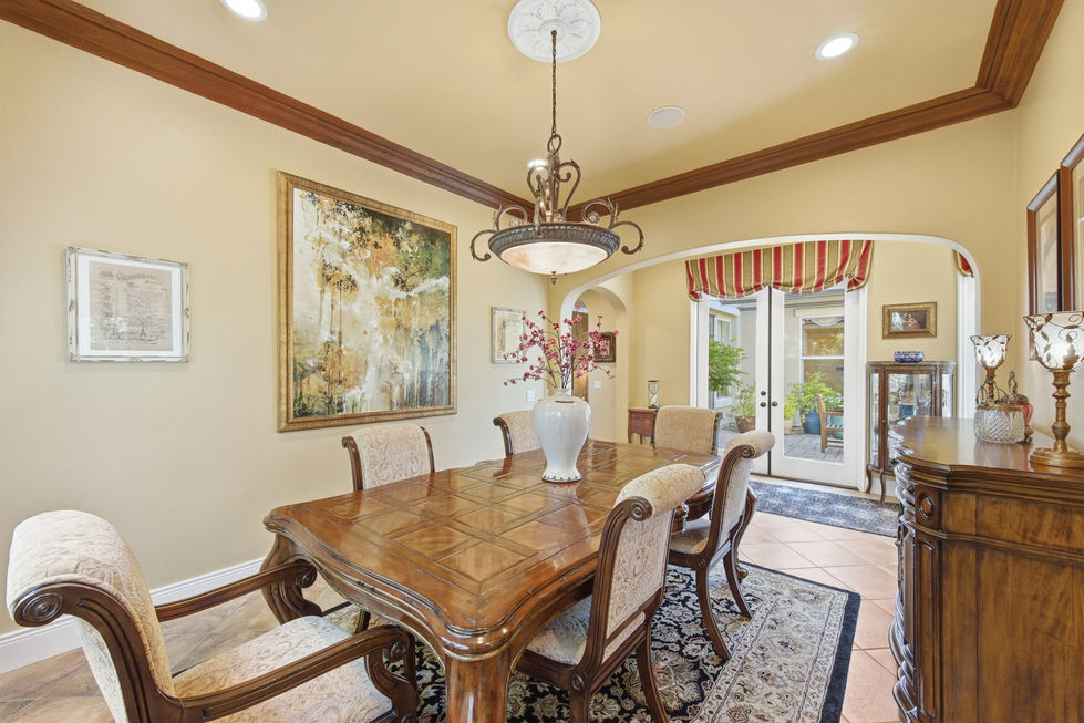 Dining Room - 003
