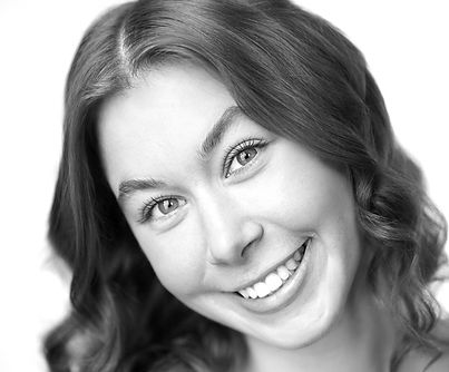 Allie Sieben Headshot 1 (1)_edited.jpg