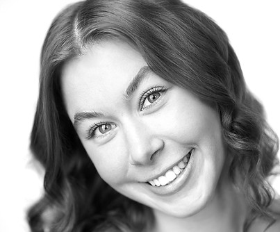 Allie Sieben Headshot 1 (1)_edited.jpg