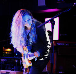 Joanne Shaw Taylor - Photograph 15