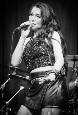 Jessica Lynn - Photograph 13