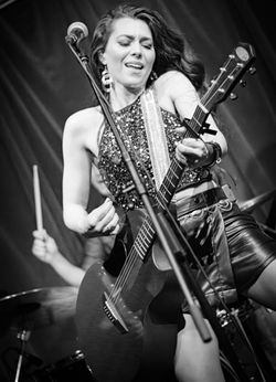 Jessica Lynn - Photograph 9