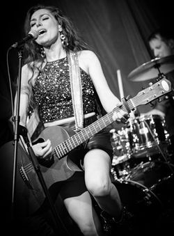 Jessica Lynn - Photograph 7