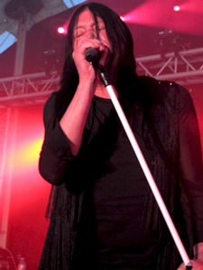 Pete Way Live Int Pic 11.jpg