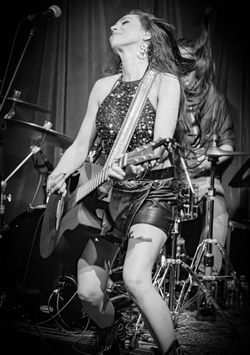 Jessica Lynn - Photograph 2