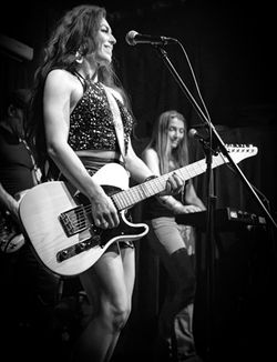 Jessica Lynn - Photograph 23