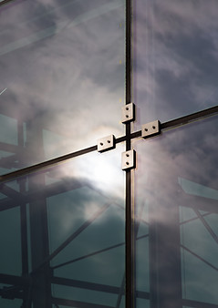 ALBIS-GLAS GmbH - VOLLENDETE GLASLÖSUNGEN NACH MASS - -Glasmanufaktur - Glaserei - Glasmontage - Glasreparatur - Glasbruch-Reparaturen