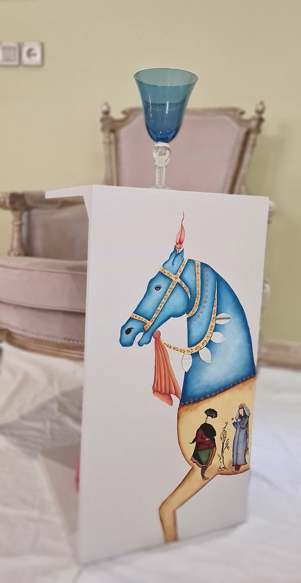 Miniature : Saddle side table