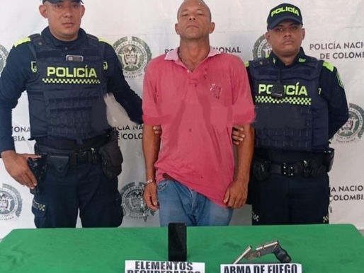 Cae en Rebolo ladrón armado que robó un celular: la Policía lo sorprendió con el botín