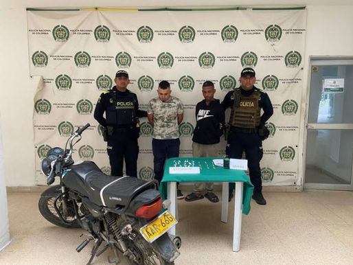 Capturan a dos hombres con granada, panfletos y droga en la urbanización Mundo Feliz de Galapa