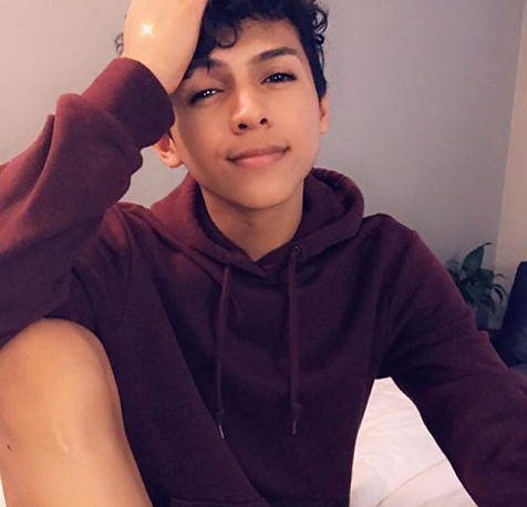 Send me a message on my OnlyFans! 🥰🎁.j