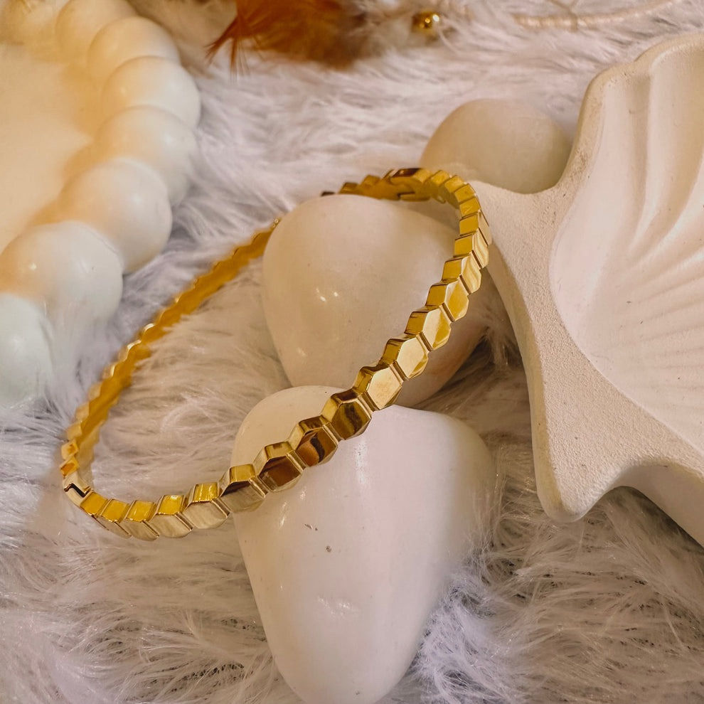 Honeycomb delicate bracelet