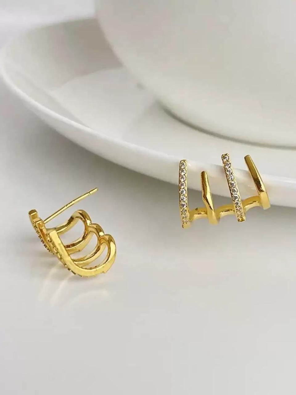 Thumbnail: Gold Claw Stud
