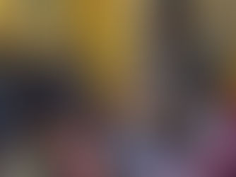 En décembre, les châteaux du Val de Loire revêtent leurs plus beaux apparats : guirlandes, sapins immenses, odeur d’épices, lumières dorées…Une ambiance magique qui transforme chaque salle en véritable décor de fête.