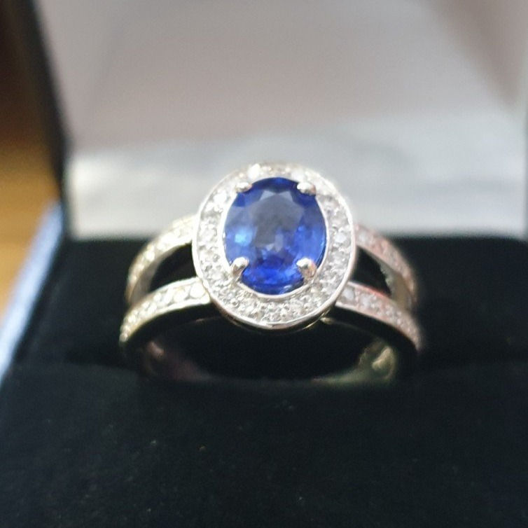 Miniature : Bague entourage saphir diamants