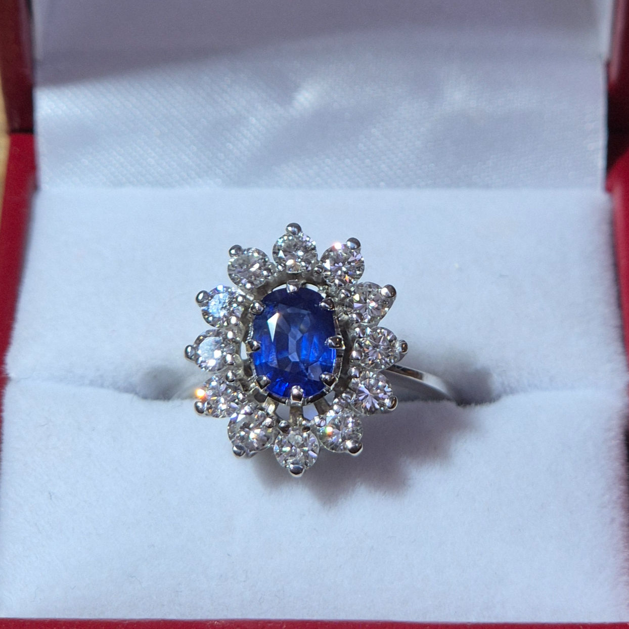 Bague vintage marguerite saphir