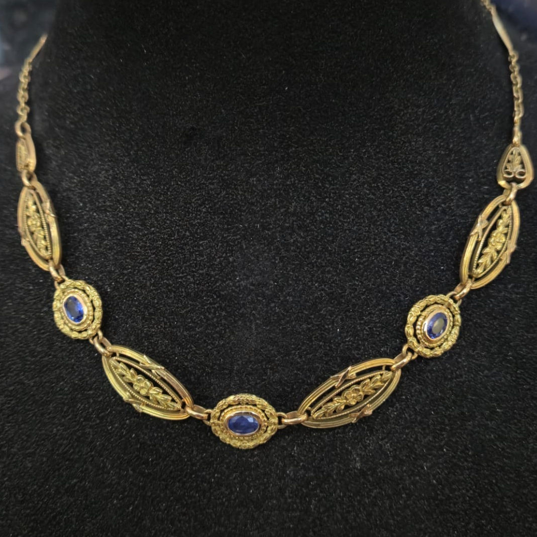 Collier Draperie d'Époque en Or Jaune et Saphirs
