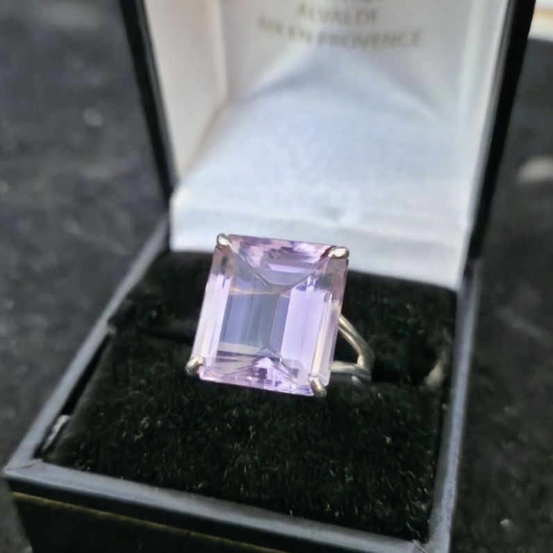 Miniature : Bague Mauboussin "Moi non plus" d'occasion – Or Blanc & Améthyste