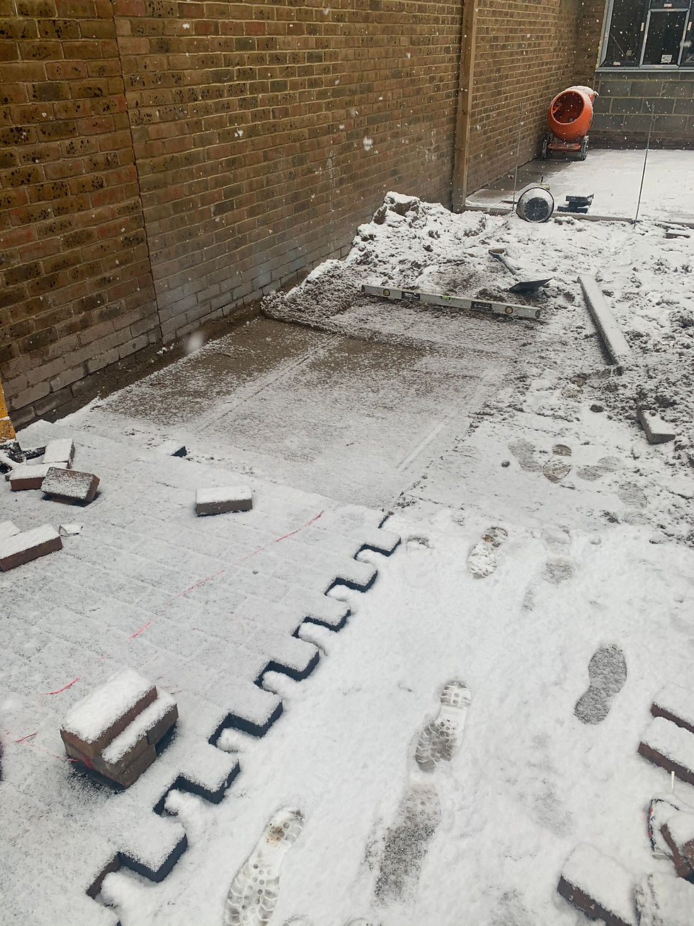 Charcoal Driveway Weather 24