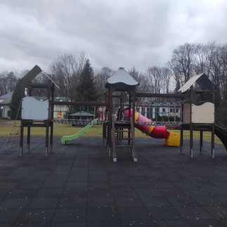 Dětský koutek v parku ve polském městě Žiwec