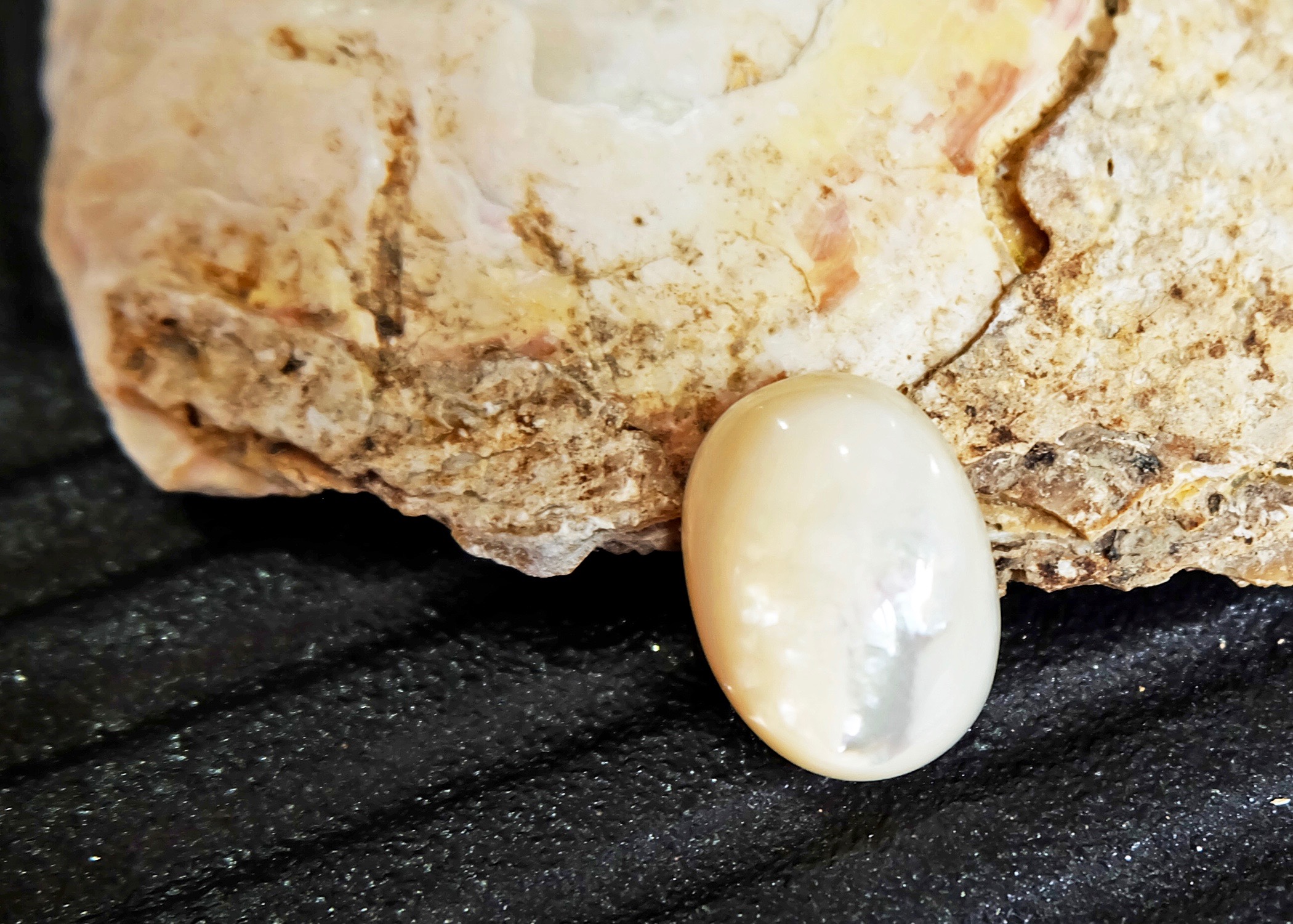 Pearl shell bead gem