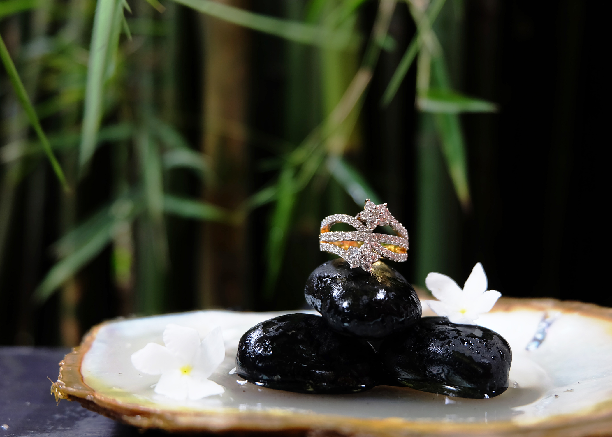 Code GD010: The knot of flowers
