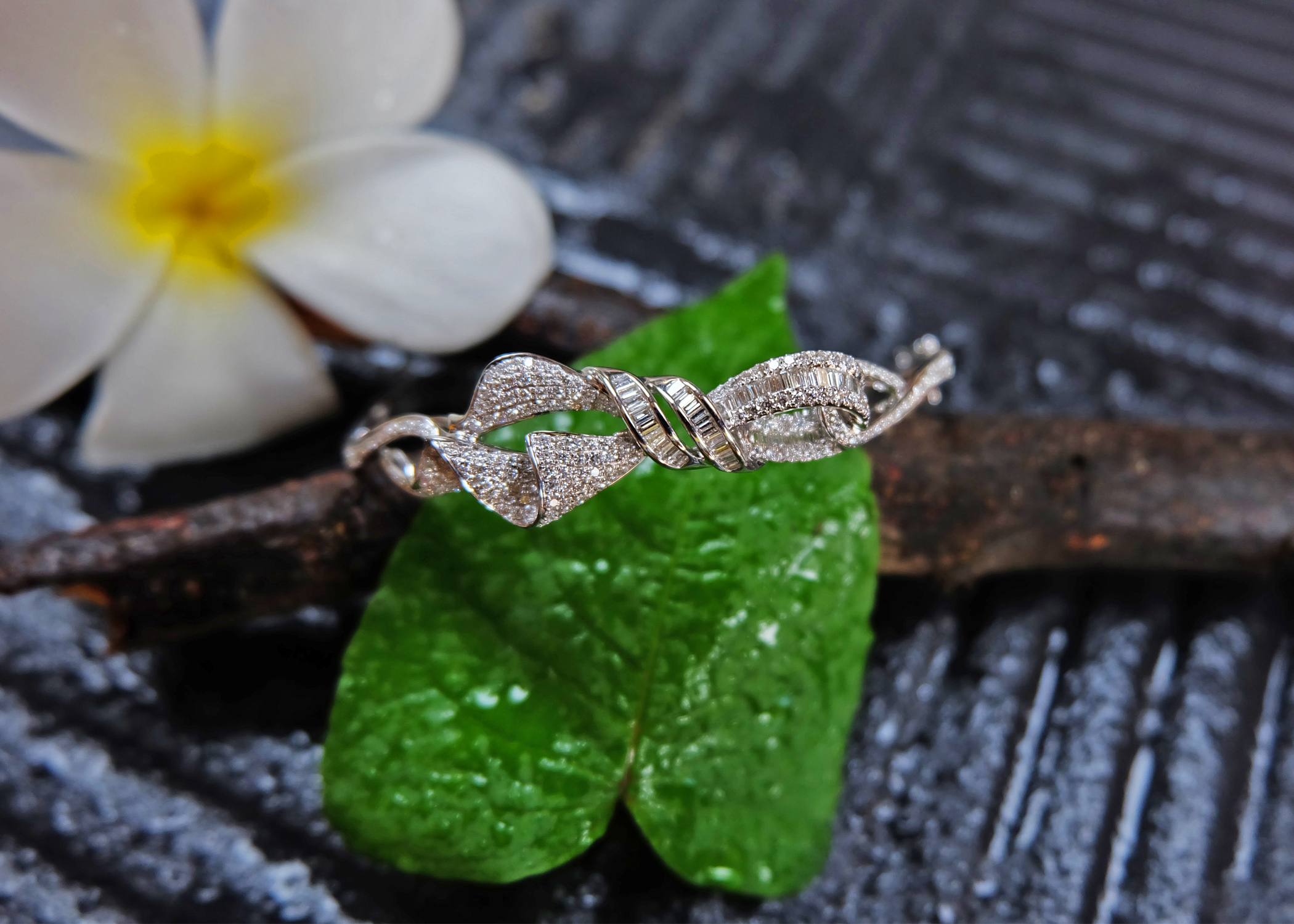Curly wave bracelet
