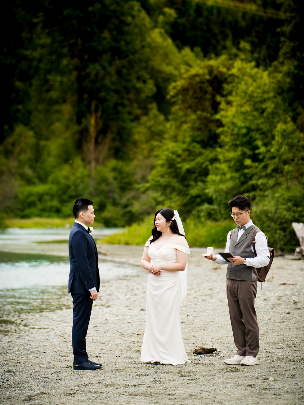 intimate legal wedding ceremony conducted by officiant in British Columbia