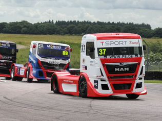 High-speed battles for T Sport Racing at UK´s fastest circuit