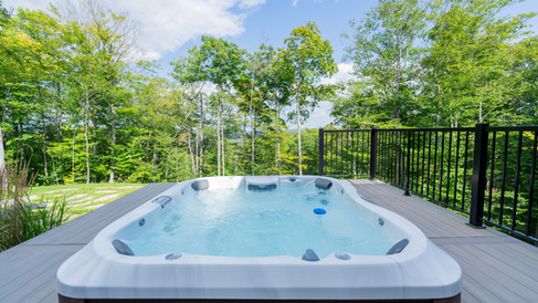 Twin Peaks Chalet, Morin Heights, Québec, jacuzzi
