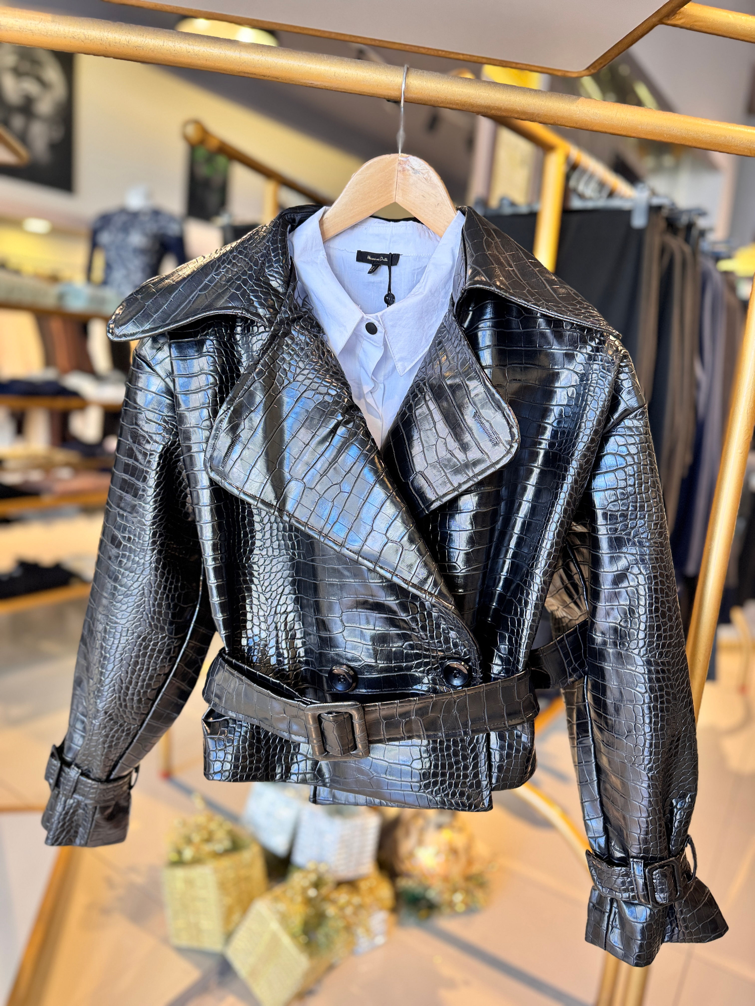 Krokodil deri görünümlü ceket