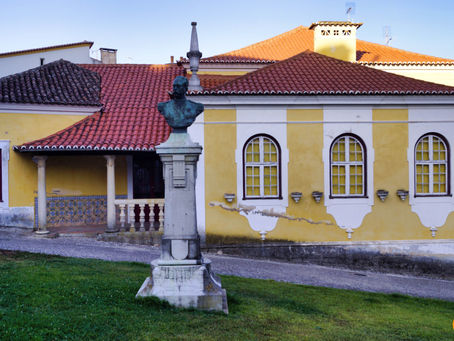 Monumento a Avelar Machado