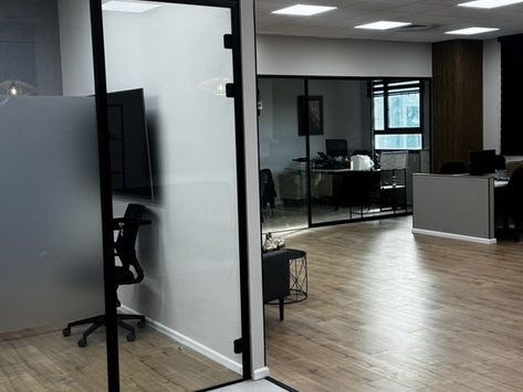 דלתות זכוכית למשרדים - פתרון פרמיום