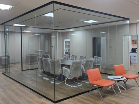 מחיצות זכוכית לחדרי ישיבות