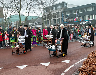 Optocht Knoerissen 1.jpg